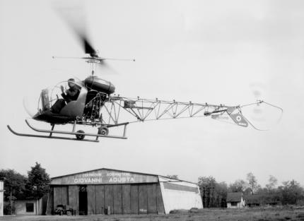 16(AgustaWestland ) dimostrazione stabilità elicottero Agusta Bell AB-47G, cascina Costa (Varese) 16(AgustaWestland ) dimostrazione stabilità elicottero Agusta Bell AB-47G, cascina Costa (Varese)